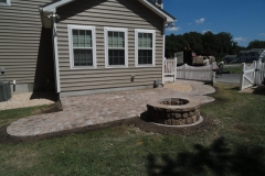 Hardscape-Raised-Patio-Firepit