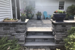 Raised-patio-with-wall